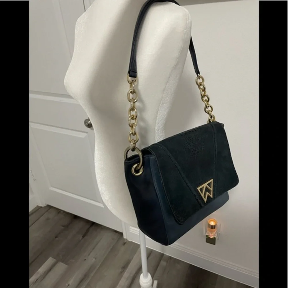 Kelly Wynne Pop the Champagne Shoulder Bag